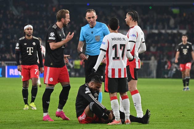 28 01 2026, xjrdrx, Football UEFA Champions League, PSV Eindhoven FC Bayern Muenchen v l Harry Kane FC Bayern Muenchen Michael Olise FC Bayern Muenchen Referee Referee Joao Pinheiro Portugal Mauro Junior PSV Eindhoven Armando Obispo PSV Eindhoven DFL DFB REGULATIONS PROHIBIT ANY USE OF PHOTOGRAPHS as IMAGE SEQUENCES and or QUASI VIDEO Eindhoven