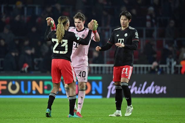 28 01 2026, xjrdrx, Football UEFA Champions League, PSV Eindhoven FC Bayern Muenchen v l jubilation, joy about the victory Sacha Boey FC Bayern Muenchen Jonas Urbig FC Bayern Muenchen Hiroki Ito FC Bayern Muenchen DFL DFB REGULATIONS PROHIBIT ANY USE OF PHOTOGRAPHS as IMAGE SEQUENCES and or QUASI VIDEO Eindhoven