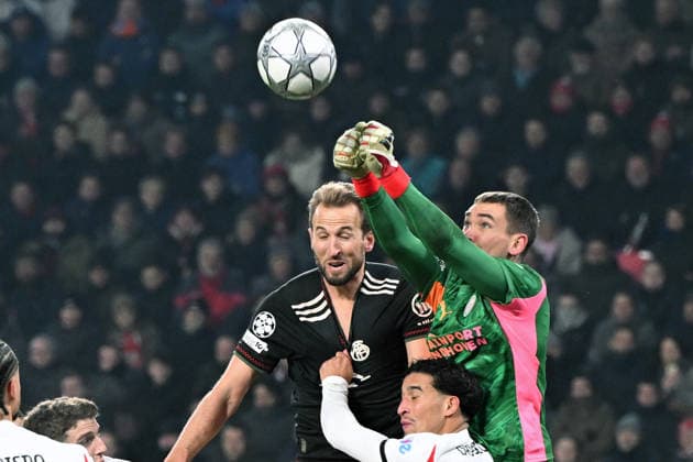 28 01 2026, xjrdrx, Football UEFA Champions League, PSV Eindhoven FC Bayern Muenchen v l Harry Kane FC Bayern Muenchen Matej Kovar PSV Eindhoven duel, action, action, battle for the ball DFL DFB REGULATIONS PROHIBIT ANY USE OF PHOTOGRAPHS as IMAGE SEQUENCES and or QUASI VIDEO Eindhoven