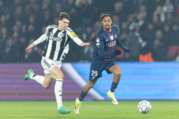 Paris Saint-Germain v Newcastle United FC - UEFA Champions League 2025 26 League Phase MD8 Lewis Miley of Newcastle United and Bradley Barcola of Paris Saint-Germain participate in the UEFA Champions League - League phase, Matchday 8 - football match between Paris Saint-Germain and Newcastle United FC at the Parc des Princes stadium. Paris France  Copyright: xIbrahimxEzzatx originalFilename:ezzat-notitle260128_npwVV.jpg