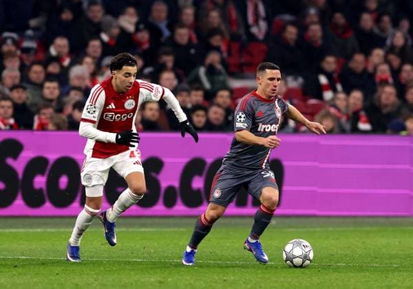 Daniel Podence of Olympiakos Piraeus with Rayane Bounida of AFC Ajax during the match AFC Ajax Amsterdam vs Olympiacos Piraues at the Johan Cruijff ArenA for the UEFA Champions League season 2025 2026 in AMSTERDAM, Netherlands on 28 january 2026 Photo by Peter Lous EYE4IMAGES