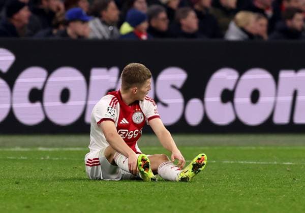Anton Gaaei of AFC Ajax injured during the match AFC Ajax Amsterdam vs Olympiacos Piraues at the Johan Cruijff ArenA for the UEFA Champions League season 2025 2026 in AMSTERDAM, Netherlands on 28 january 2026 Photo by Peter Lous EYE4IMAGES