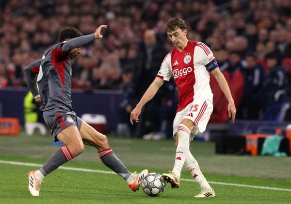 Youri Baas of AFC Ajax with Lorenzo Scipioni of Olympiakos Piraeus during the match AFC Ajax Amsterdam vs Olympiacos Piraues at the Johan Cruijff ArenA for the UEFA Champions League season 2025 2026 in AMSTERDAM, Netherlands on 28 january 2026 Photo by Peter Lous EYE4IMAGES