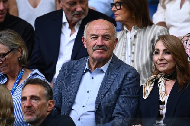 TENNIS AUSTRALIAN OPEN, Former NRL player Wally Lewis watches Aryna Sabalenka of Russia and Elina Svitolina of Ukraine during the women™s semifinals against on day 12 of the 2026 Australian Open tennis tournament at Melbourne Park in Melbourne, Thursday, January 29, 2026. ( NO ARCHIVING MELBOURNE VICTORIA AUSTRALIA  Copyright: xJOELxCARRETTx 20260129126466008613