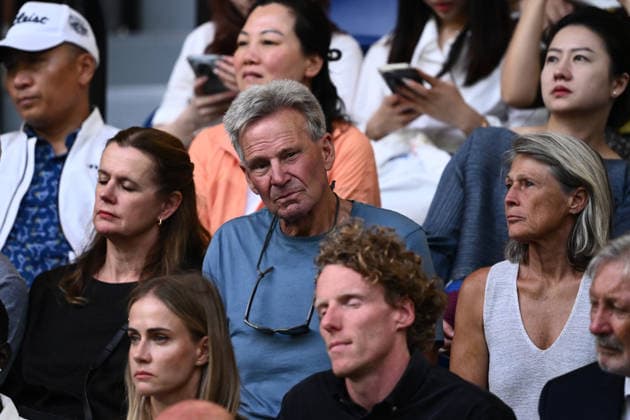 TENNIS AUSTRALIAN OPEN, TV personality Sam Newman watches Aryna Sabalenka of Russia and Elina Svitolina of Ukraine during the women™s semifinals against on day 12 of the 2026 Australian Open tennis tournament at Melbourne Park in Melbourne, Thursday, January 29, 2026. ( NO ARCHIVING MELBOURNE VICTORIA AUSTRALIA  Copyright: xJOELxCARRETTx 20260129184552034904
