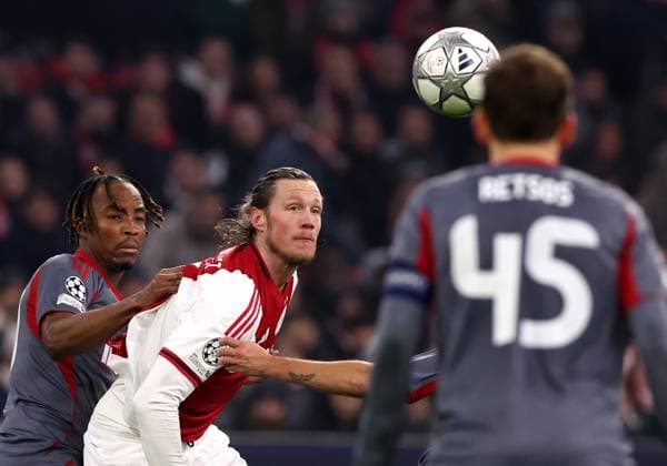 Wout Weghorst of AFC Ajax with Bruno Onyemaechi of Olympiakos Piraeus during the match AFC Ajax Amsterdam vs Olympiacos Piraues at the Johan Cruijff ArenA for the UEFA Champions League season 2025 2026 in AMSTERDAM, Netherlands on 28 january 2026 Photo by Peter Lous EYE4IMAGES