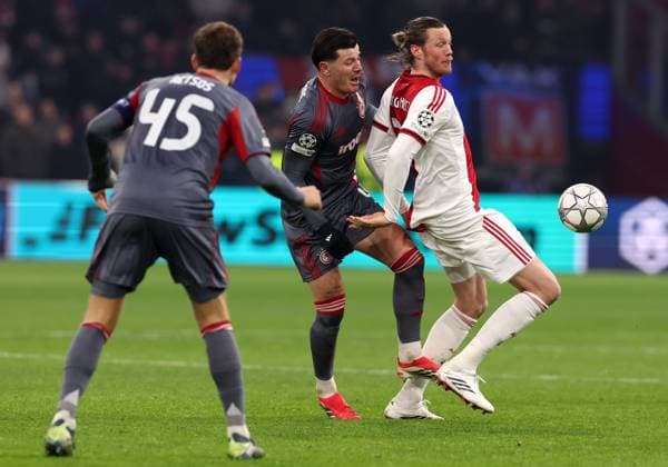 Wout Weghorst of AFC Ajax with Giulian Biancone of Olympiakos Piraeus during the match AFC Ajax Amsterdam vs Olympiacos Piraues at the Johan Cruijff ArenA for the UEFA Champions League season 2025 2026 in AMSTERDAM, Netherlands on 28 january 2026 Photo by Peter Lous EYE4IMAGES