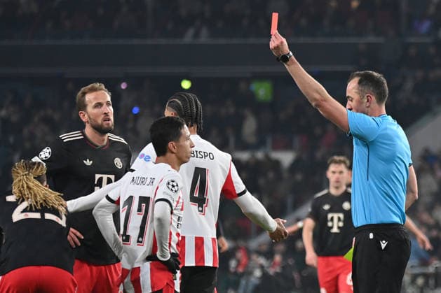 28 01 2026, xjrdrx, Football UEFA Champions League, PSV Eindhoven FC Bayern Muenchen v l Sacha Boey FC Bayern Muenchen Harry Kane FC Bayern Muenchen Armando Obispo PSV Eindhoven Referee Referee Joao Pinheiro Portugal shows Mauro Junior PSV Eindhoven the yellow red card DFL DFB REGULATIONS PROHIBIT ANY USE OF PHOTOGRAPHS as IMAGE SEQUENCES and or QUASI VIDEO Eindhoven