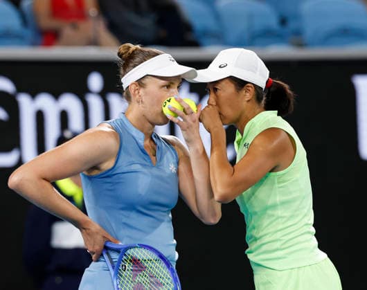 (260129) -- MELBOURNE, Jan. 29, 2026 -- Zhang Shuai (R) Elise Mertens communicate during the women s doubles semifinal match between Zhang Shuai (China) Elise Mertens (Belgium) and Shibahara Ena (Japan) Vera Zvonareva (Russia) at the Australian Open tennis tournament in Melbourne, Australia, Jan. 29, 2026. ) (SP)AUSTRALIA-MELBOURNE-TENNIS-AUSTRALIAN OPEN-WOMEN S DOUBLES-SEMIFINALS MaxPing 