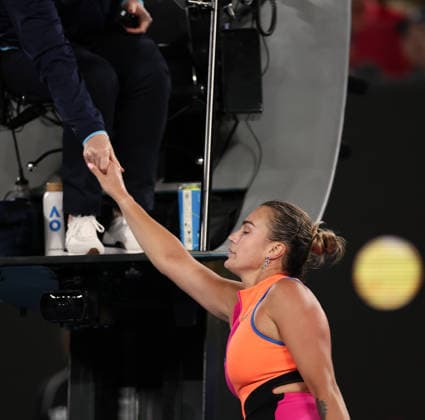 Aryna Sabalenka shakes hands with the umpire after victory in her semi-final match Australian Open tennis tournament, Day Twelve, Melbourne Park, Australia - 29 Jan 2026Melbourne Melbourne Park Victoria (VIC) Australia  Copyright: xEllaxLing Shutterstockx 16455615ap