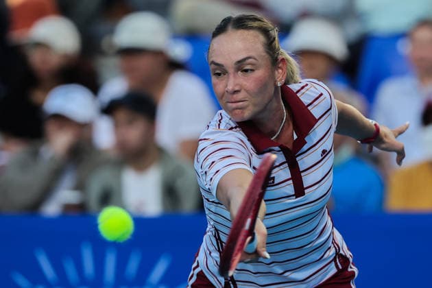 (260129) -- MANILA, Jan. 29, 2026 -- Donna Vekic competes during the women s singles quarterfinal match between Donna Vekic of Croatia and Zhu Lin of China at the WTA, Tennis Damen Philippine Women s Open in Manila, the Philippines, Jan. 29, 2026. ) (SP)PHILIPPINES-MANILA-TENNIS-WTA PHILIPPINE WOMEN S OPEN-SINGLES ROUELLExUMALI 