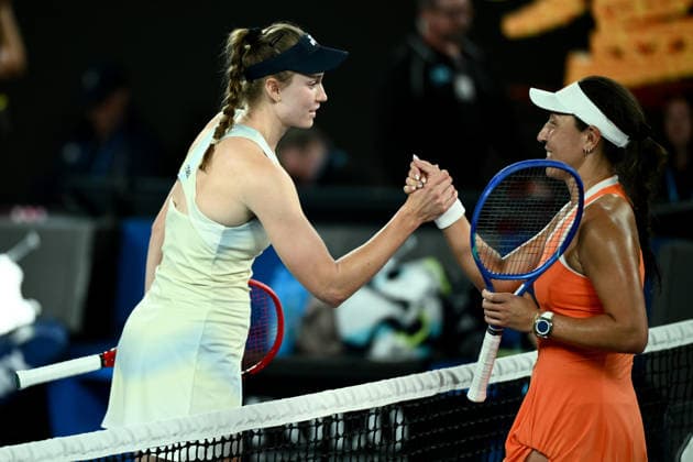 TENNIS AUSTRALIAN OPEN, Jessica Pegula of the USA congratulates Elena Rybakina of Kazakhstan on her win in their women™s semifinal on day 12 of the 2026 Australian Open tennis tournament at Melbourne Park in Melbourne, Thursday, January 29, 2026. ( NO ARCHIVING MELBOURNE VICTORIA AUSTRALIA  Copyright: xJOELxCARRETTx 20260129194266554086