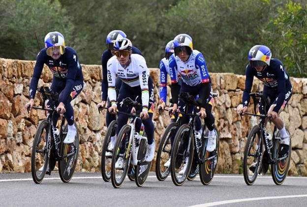 Belgian Remco Evenepoel (C) and his teammates of Red Bull-BORA-hansgrohe pictured during a warm-up ride, before the Team Time Trial of the Trofeo Ses Salines Challenge Mallorca cycling race, 23,8km in Colonia de Sant Jordi, Mallorca, Spain on Thursday 29 January 2026. Belgian Evenepoel is participating in the first race in the colors of his new team Red Bull-Bora-Hansgrohe. ERICxLALMAND  x159563065x