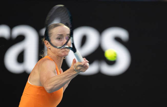(260129) -- MELBOURNE, Jan. 29, 2026 -- Elina Svitolina hits a return during the women s singles semifinal match between Aryna Sabalenka of Belarus and Elina Svitolina of Ukraine at the Australian Open tennis tournament in Melbourne, Australia, Jan. 29, 2026. (Photo by Xinhua) (SP)AUSTRALIA-MELBOURNE-TENNIS-AUSTRALIAN OPEN-WOMEN S SINGLES-SEMIFINALS HuxJingchen 