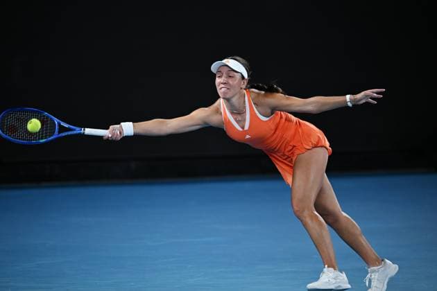 (260129) -- MELBOURNE, Jan. 29, 2026 -- Jessica Pegula hits a return during the women s singles semifinal match between Jessica Pegula of the United States and Elena Rybakina of Kazakhstan at the Australian Open tennis tournament in Melbourne, Australia, Jan. 29, 2026. (Photo by Xinhua) (SP)AUSTRALIA-MELBOURNE-TENNIS-AUSTRALIAN OPEN-WOMEN S SINGLES-SEMIFINALS WangxShen 
