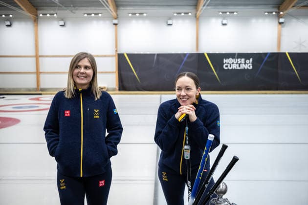 260129 Johanna Heldin och Agnes Knochenhauer, Curling, under en presskonferens anordnad av Svenska Olympiska KommittÃ n den 29 januari 2026 i Stockholm. *** 260129 Johanna Heldin and Agnes Knochenhauer, Curling, during a press conference organized by the Swedish Olympic Committee on 29 January 2026 in Stockholm  Copyright: JOHANNAxSÄLL BB260129BB429