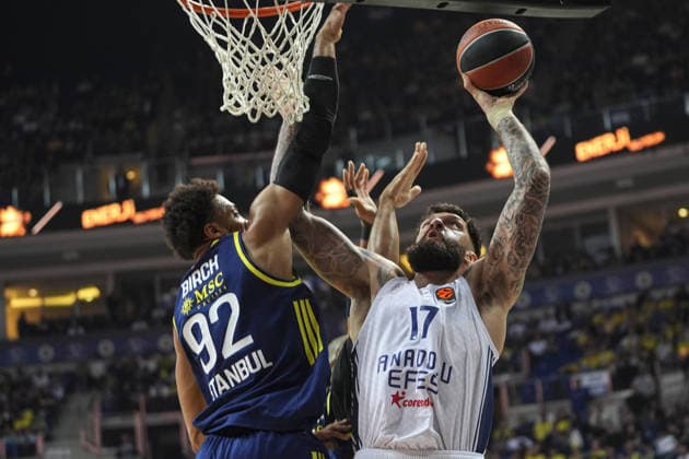 Fenerbahce Beko v Anadolu Efes - EuroLeague ISTANBUL, TURKIYE - JANUARY 29: Khem Xavier Birch (92) of Fenerbahce Beko in action against Vincent Poirier (17) of Anadolu Efes during the EuroLeague week 25 basketball match between Fenerbahce Beko and Anadolu Efes at Ulker Sports and Event Hall in Istanbul, Turkiye on January 29, 2026. Beyza Comert Anadolu Istanbul Turkey. Editorial use only. Please get in touch for any other usage.  Copyright: x2026xAnadoluxBeyzaxComertx