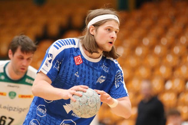 29 01 2026 Handball Men 2025 2026 Test match Dessau Roßlauer HV 06 SC DHFK Leipzig Anhalt Arena Dessau Mika Schüler Dessau, 23, blue on a seven-meter penalty Dessau Roßlau Sachsen Anhalt Germany