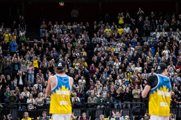 260129 Swedens Jacob Hölting Nilsson and Elmer Andersson cheer with the crowd during Stockholm Beach 2026 on January 29, 2026 in Stockholm  Copyright: EMMAxWALLSKOG BB260129EW019