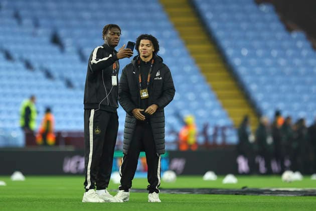 SOCCER - UEFA EL, Aston Villa vs RBS BIRMINGHAM,ENGLAND,29.JAN.26 - SOCCER - UEFA Europa League, Aston Villa FC vs Red Bull Salzburg. Image shows Joane Gadou and Enrique Marlon Aguilar (RBS).  GEPAxpictures xMichaelxZemanek