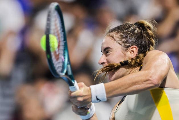 (260129) -- MANILA, Jan. 29, 2026 -- Solana Sierra of Argentina competes during the women s singles quarterfinal match between Solana Sierra of Argentina and Lanlana Tararudee of Thailand at the WTA, Tennis Damen Philippine Women s Open in Manila, the Philippines, Jan. 29, 2026. ) (SP)PHILIPPINES-MANILA-TENNIS-WTA PHILIPPINE WOMEN S OPEN-SINGLES ROUELLExUMALI 