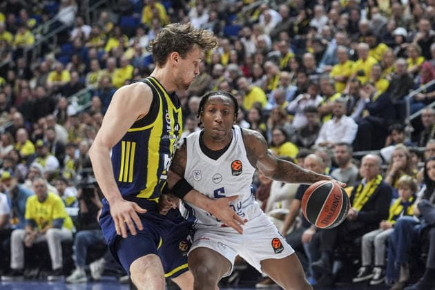 Fenerbahce Beko v Anadolu Efes - EuroLeague ISTANBUL, TURKIYE - JANUARY 29: Mikael Jantunen (L) of Fenerbahce Beko in action against Saben Lee (R) of Anadolu Efes during the EuroLeague week 25 basketball match between Fenerbahce Beko and Anadolu Efes at Ulker Sports and Event Hall in Istanbul, Turkiye on January 29, 2026. Beyza Comert Anadolu Istanbul Turkey. Editorial use only. Please get in touch for any other usage.  Copyright: x2026xAnadoluxBeyzaxComertx