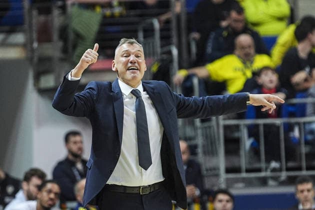 Fenerbahce Beko v Anadolu Efes - EuroLeague ISTANBUL, TURKIYE - JANUARY 29: Head coach Sarunas Jasikevicius of Fenerbahce Beko gives tactics to his players during the EuroLeague week 25 basketball match between Fenerbahce Beko and Anadolu Efes at Ulker Sports and Event Hall in Istanbul, Turkiye on January 29, 2026. Beyza Comert Anadolu Istanbul Turkey. Editorial use only. Please get in touch for any other usage.  Copyright: x2026xAnadoluxBeyzaxComertx