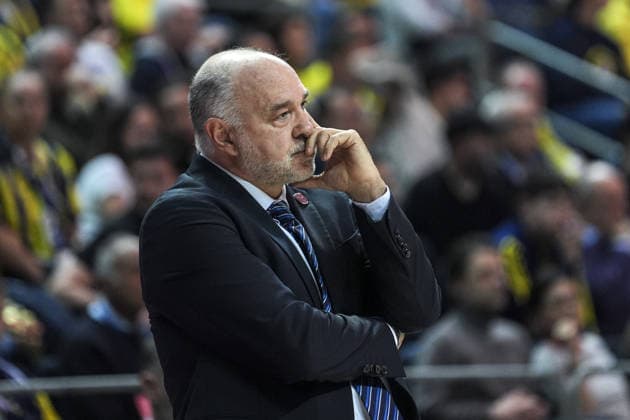 Fenerbahce Beko v Anadolu Efes - EuroLeague ISTANBUL, TURKIYE - JANUARY 29: Head coach Pablo Laso of Anadolu Efes follows the EuroLeague week 25 basketball match between Fenerbahce Beko and Anadolu Efes at Ulker Sports and Event Hall in Istanbul, Turkiye on January 29, 2026. Beyza Comert Anadolu Istanbul Turkey. Editorial use only. Please get in touch for any other usage.  Copyright: x2026xAnadoluxBeyzaxComertx