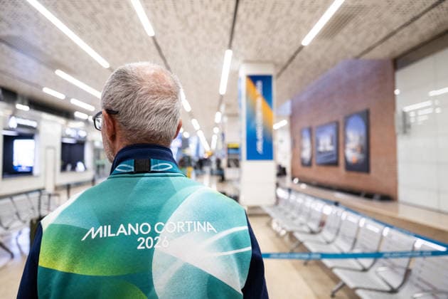 260129 An Olympic volunteer at Marco Polo Airport during day -8 of the 2026 Winter Olympics on January 29, 2026 in Venice. Photo: Mathias Bergeld BILDBYRAN kod MB MB1285 Olympic Games, Olympische Spiele, Olympia, OS olympics winter olympics os ol olympiska spel vinter-os olympiske leker milano cortina 2026 milan cortina 2026 milano cortina 2026 olympic games milano cortina 2026 winter olympic games milano cortina-os milano cortina-ol vinter-ol -8 bbeng preview förhands genre volontär *** 260129 An Olympic volunteer at Marco Polo Airport during day 8 of the 2026 Winter Olympics on January 29, 2026 in Venice Photo Mathias Bergeld BILDBYRAN code MB MB1285 olympic games olympics winter olympics os ol olympiska spel vinter os olympiske leker milano cortina 2026 milan cortina 2026 milano cortina 2026 olympic games milano cortina 2026 winter olympic games milano cortina os milano cortina ol winter ol 8 bbeng previews genre volontär  Copyright: MATHIASxBERGELD BB260129MB005