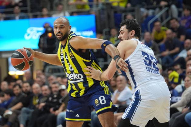 Fenerbahce Beko v Anadolu Efes - EuroLeague ISTANBUL, TURKIYE - JANUARY 29: Talen Horton-Tucker (8) of Fenerbahce Beko in action against Erkan Yilmaz (33) of Anadolu Efes during the EuroLeague week 25 basketball match between Fenerbahce Beko and Anadolu Efes at Ulker Sports and Event Hall in Istanbul, Turkiye on January 29, 2026. Beyza Comert Anadolu Istanbul Turkey. Editorial use only. Please get in touch for any other usage.  Copyright: x2026xAnadoluxBeyzaxComertx