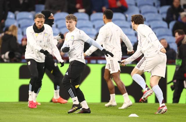 Harvey Elliott of Aston Villa warms up with team mates. Aston Villa v Red Bull Salzburg, UEFA Europa League, Group Stage, Football, Villa Park, Birmingham, UK - 29 Jan 2026Birmingham Villa Park United Kingdom EDITORIAL USE ONLY No use with unauthorised audio, video, data, fixture lists, club league logos or live services. Online in-match use limited to 120 images, no video emulation. No use in betting, games or single club league player publications. Copyright: xRyanxBrowne Shutterstockx 16445867l