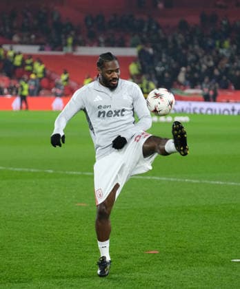 Ola Aina of Nottingham Forest during the pre-match warm-up during the UEFA Europa league football match between Nottingham Forest and Ferencvaros TC at the City Ground in Nottingham. Copyright: xPaulxBonser SportsxPressxPhotox Sportspressphoto_SPR86698