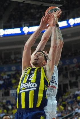 Fenerbahce Beko v Anadolu Efes - EuroLeague ISTANBUL, TURKIYE - JANUARY 29: Nando de Colo (12) of Fenerbahce Beko in action against Sehmus Hazer (rear) of Anadolu Efes during the EuroLeague week 25 basketball match between Fenerbahce Beko and Anadolu Efes at Ulker Sports and Event Hall in Istanbul, Turkiye on January 29, 2026. Beyza Comert Anadolu Istanbul Turkey. Editorial use only. Please get in touch for any other usage.  Copyright: x2026xAnadoluxBeyzaxComertx