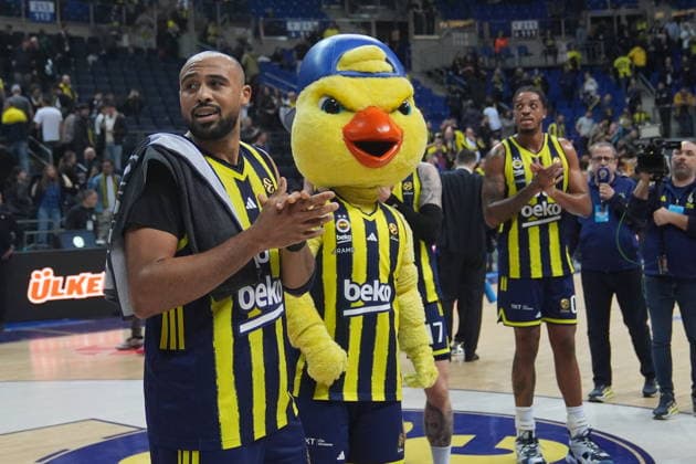 Fenerbahce Beko v Anadolu Efes - EuroLeague ISTANBUL, TURKIYE - JANUARY 29: Players of Fenerbahce Beko celebrate after their victory at the EuroLeague week 25 basketball match between Fenerbahce Beko and Anadolu Efes at Ulker Sports and Event Hall in Istanbul, Turkiye on January 29, 2026. Beyza Comert Anadolu Istanbul Turkey. Editorial use only. Please get in touch for any other usage.  Copyright: x2026xAnadoluxBeyzaxComertx