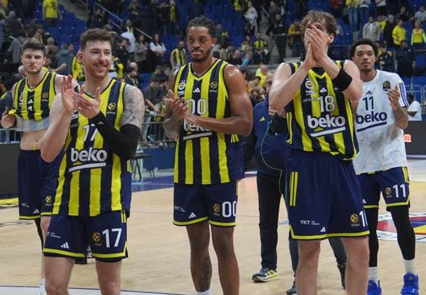 Fenerbahce Beko v Anadolu Efes - EuroLeague ISTANBUL, TURKIYE - JANUARY 29: Players of Fenerbahce Beko celebrate after their victory at the EuroLeague week 25 basketball match between Fenerbahce Beko and Anadolu Efes at Ulker Sports and Event Hall in Istanbul, Turkiye on January 29, 2026. Beyza Comert Anadolu Istanbul Turkey. Editorial use only. Please get in touch for any other usage.  Copyright: x2026xAnadoluxBeyzaxComertx