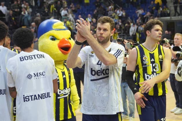 Fenerbahce Beko v Anadolu Efes - EuroLeague ISTANBUL, TURKIYE - JANUARY 29: Players of Fenerbahce Beko celebrate after their victory at the EuroLeague week 25 basketball match between Fenerbahce Beko and Anadolu Efes at Ulker Sports and Event Hall in Istanbul, Turkiye on January 29, 2026. Beyza Comert Anadolu Istanbul Turkey. Editorial use only. Please get in touch for any other usage.  Copyright: x2026xAnadoluxBeyzaxComertx