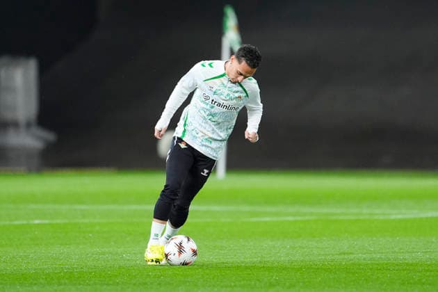 Fußball, EuroLeague, Real Betis Sevilla - Feyenoord Rotterdam #5 January 29, 2026, Sevilla, Sevilla, Spain: Antony of Real Betis Balompie warms up during the UEFA Europa League 2025 26 League Phase MD8 match between Real Betis Balompie and Feyenoord at La Cartuja stadium on January 29, 2026 in Seville, Spain. Sevilla Spain - ZUMAa181 20260129_zaa_a181_020 Copyright: xJoaquinxCorcherox