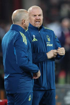 Nottingham Forest v Ferencvarosi TC UEFA Europa League Nottingham Forest Manager Sean Dyche talks to Ian Woan the assistant manager of Nottingham Forest during the UEFA Europa League match at the City Ground, Nottingham 29 01 2026 UK Newspapers OUT Copyright: xAndyxSumnerx FIL-22875-0009