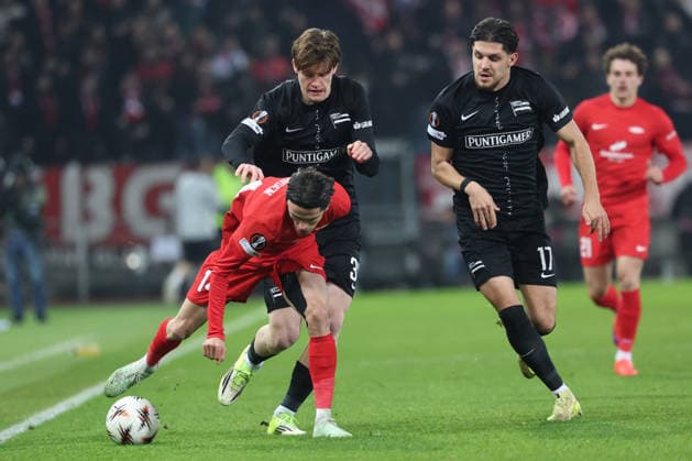 SOCCER - UEFA EL, Sturm vs Brann GRAZ,AUSTRIA,29.JAN.26 - SOCCER - UEFA Europa League, SK Sturm Graz vs SK Brann Bergen. Image shows Ulrik Mathisen (Brann) and Luca Weinhandl (Sturm).  GEPAxpictures xChrisxBauer