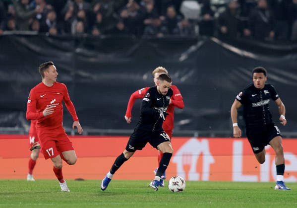 SOCCER - UEFA EL, Sturm vs Brann GRAZ,AUSTRIA,29.JAN.26 - SOCCER - UEFA Europa League, SK Sturm Graz vs SK Brann Bergen. Image shows Joachim Soltvedt (Brann) and Tomi Horvat (Sturm).  GEPAxpictures xHansxOberlaender
