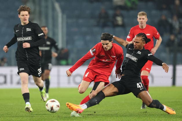 SOCCER - UEFA EL, Sturm vs Brann GRAZ,AUSTRIA,29.JAN.26 - SOCCER - UEFA Europa League, SK Sturm Graz vs SK Brann Bergen. Image shows Ulrik Mathisen (Brann) and Emanuel Aiwu (Sturm).  GEPAxpictures xChrisxBauer