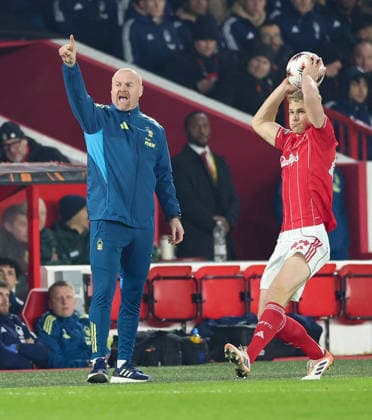 Nottingham Forest v Ferencvarosi TC UEFA Europa League Nottingham Forest Manager Sean Dyche shouts instructions to his team during the UEFA Europa League match at the City Ground, Nottingham 29 01 2026 UK Newspapers OUT Copyright: xAndyxSumnerx FIL-22875-0011