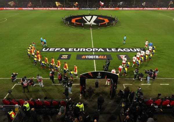 Players walking on to the field during the match Go Ahead Eagles vs Braga at the De Adelaarshorst for the UEFA Europa League season 2025 2026 in DEVENTER, Netherlands on 29 january 2026 Photo by Peter Lous EYE4IMAGES