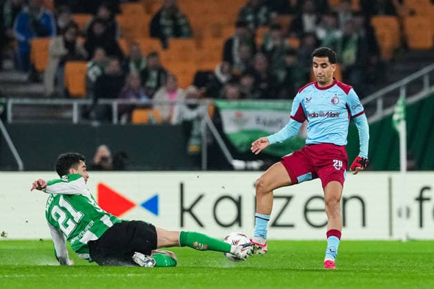 Fußball, EuroLeague, Real Betis Sevilla - Feyenoord Rotterdam #5 UEFA Europa League: Real Betis v Feyenoord Sevilla - Marc Roca of Real Betis, Oussama Targhalline of Feyenoord during the eighth match of the UEFA Europa League 2025 2026. The match is set between Real Betis Balompie and Feyenoord at Estadio La Cartuja on 29 January 2026 in Sevilla, Spain. Copyright: xTomxBodex