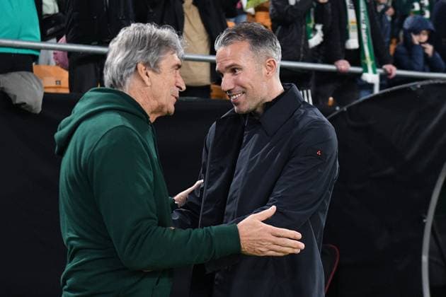 Fußball, EuroLeague, Real Betis Sevilla - Feyenoord Rotterdam #5 SEVILLA, 29-01-2026, Stadium La Cartuja, UEFA Football season 2025 2026, Europa League match between Betis Sevilla and Feyenoord. Pictures shows Feyenoord coach Robin van Persie (R) and Betis coach Manuel Pellegrini Betis Sevilla - Feyenoord  x201171178x Copyright:
