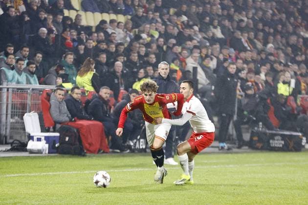 DEVENTER , 29-01-2026 , Stadium De Adelaarshorst , season 2025 2026 , UEFA Europa League League phase . match between Go Ahead Eagles and SC Braga, Picture shows GA Eagles player Oskar Sivertsen and SC Braga player Leonardo Lelo Go Ahead Eagles - Braga  x201171200x Copyright: