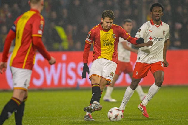 2026-01-29 - Europa League match DEVENTER, NETHERLANDS - JANUARY 29: Jakob Breum of Go Ahead Eagles battles for possession with Jean-Baptiste Gorby of SC Braga during the Europa League match at the De Adelaarshorst on January 29, 2026 in Deventer, Netherlands Deventer De Adelaarshorst Netherlands Content not available for redistribution in The Netherlands directly or indirectly through any third parties. Copyright: xDennisxBresserx