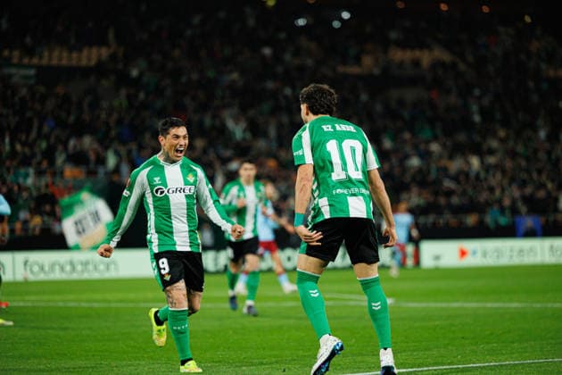 Fußball, EuroLeague, Real Betis Sevilla - Feyenoord Rotterdam #5 Chimy Avila and Ez Abde seen celebrating after goal during UEFA Europa League game between teams of Real Betis Balompie and Feyenoord Rotterdam (Maciej Rogowski Ball Raw Images) Sevilla Estadio La Cartuja Spain Copyright: xMaciejxRogowskix maciejrogowski_betis_feyenoord_2526-06
