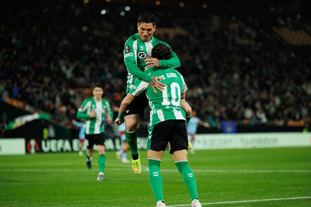 Fußball, EuroLeague, Real Betis Sevilla - Feyenoord Rotterdam #5 Chimy Avila and Ez Abde seen celebrating after goal during UEFA Europa League game between teams of Real Betis Balompie and Feyenoord Rotterdam (Maciej Rogowski Ball Raw Images) Sevilla Estadio La Cartuja Spain Copyright: xMaciejxRogowskix maciejrogowski_betis_feyenoord_2526-08