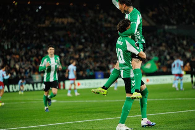 Fußball, EuroLeague, Real Betis Sevilla - Feyenoord Rotterdam #2 Chimy Avila and Ez Abde seen celebrating after goal during UEFA Europa League game between teams of Real Betis Balompie and Feyenoord Rotterdam (Maciej Rogowski Ball Raw Images) Sevilla Estadio La Cartuja Spain Copyright: xMaciejxRogowskix maciejrogowski_betis_feyenoord_2526-11